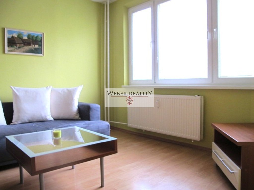 WEBER REALITY 1-izb.kompletne zariadený pekný byt v Senci (Košická ul.) s loggiou, úložným priestorom