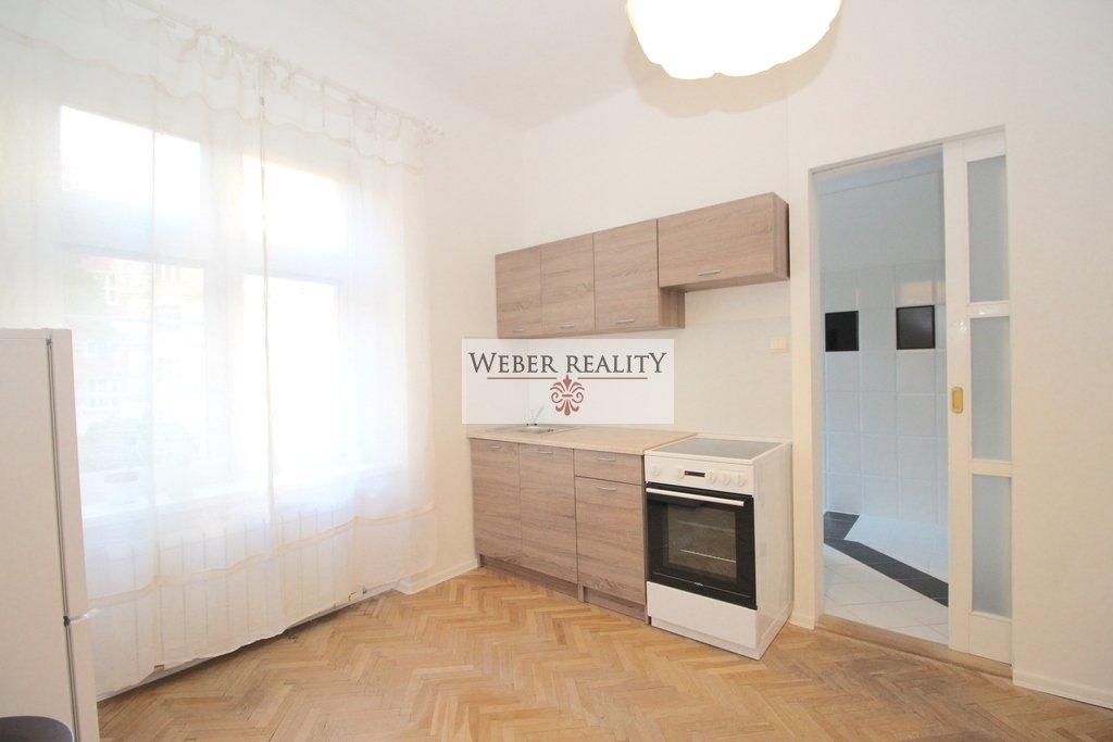 Krásny 1-izbový kompletne zariadený a novo zrekonštruovaný byt pri Dunaji (Vajanského nábr.) Cena vrátane Energií