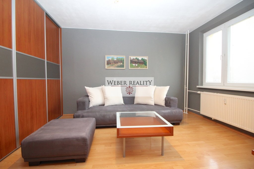 1-izb.kompletne zariadený pekný byt v Senci (Košická ul.) s loggiou, úložným priestorom, vrátane Energií