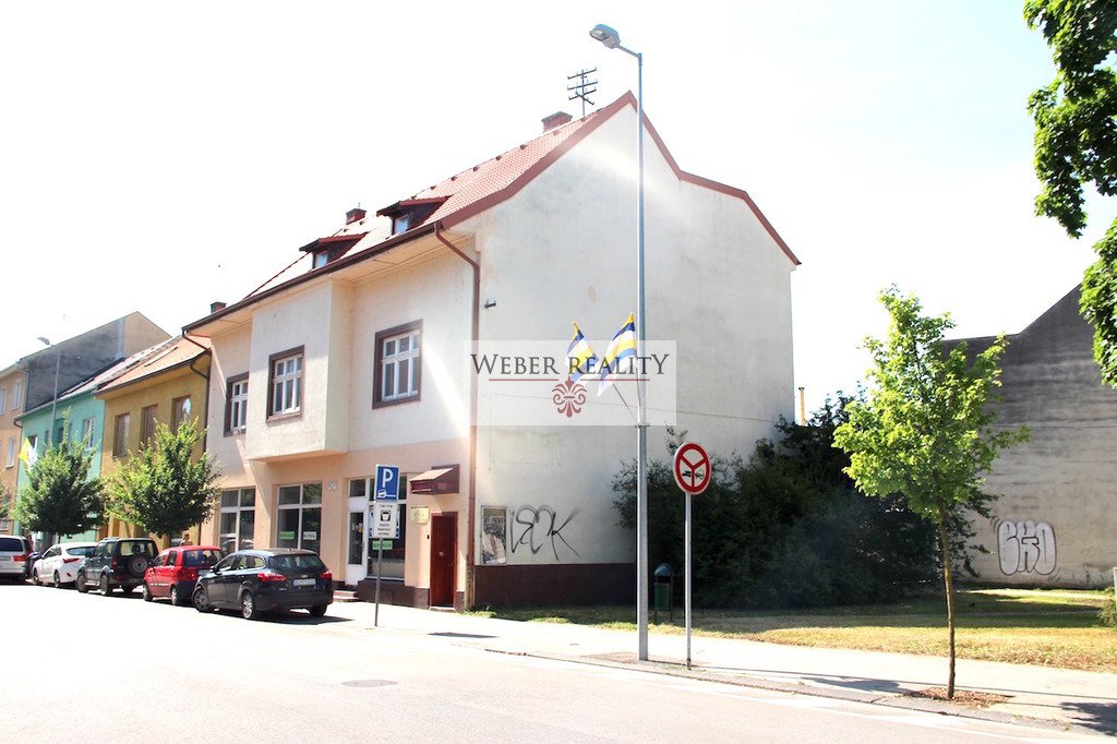WEBER REALITY Polyfunčný objekt v centre, v Piešťanoch, s pozemkom a parkovaním